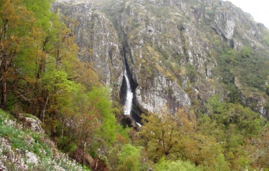 Place Pitões das Júnias cascata