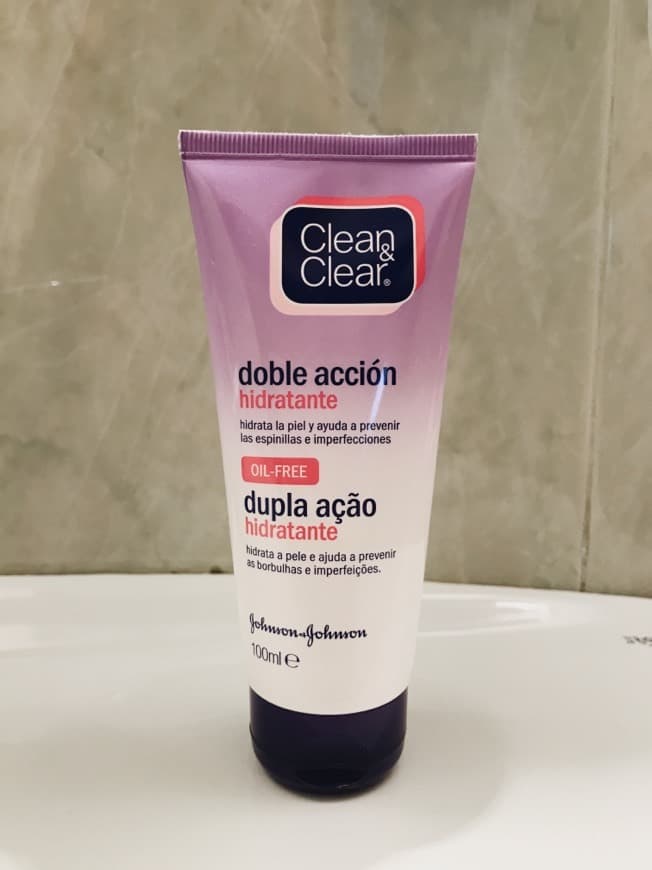 Product Clean & Clear crema hidratante para pieles mixtas