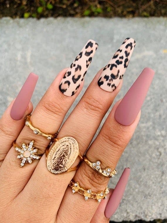 Moda Leopard Nails 