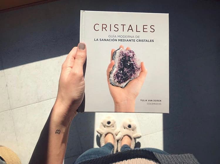 Book Cristales: Guía moderna de la sanación mediante cristales