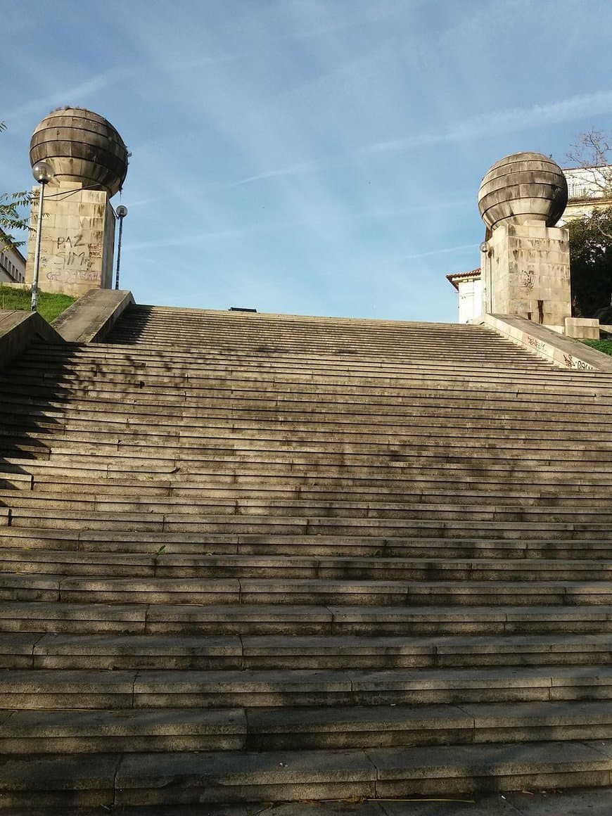 Place Escadas Monumentais, Universidade