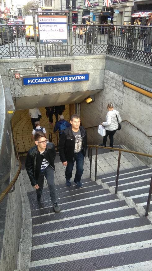 Lugar Piccadilly Circus Station