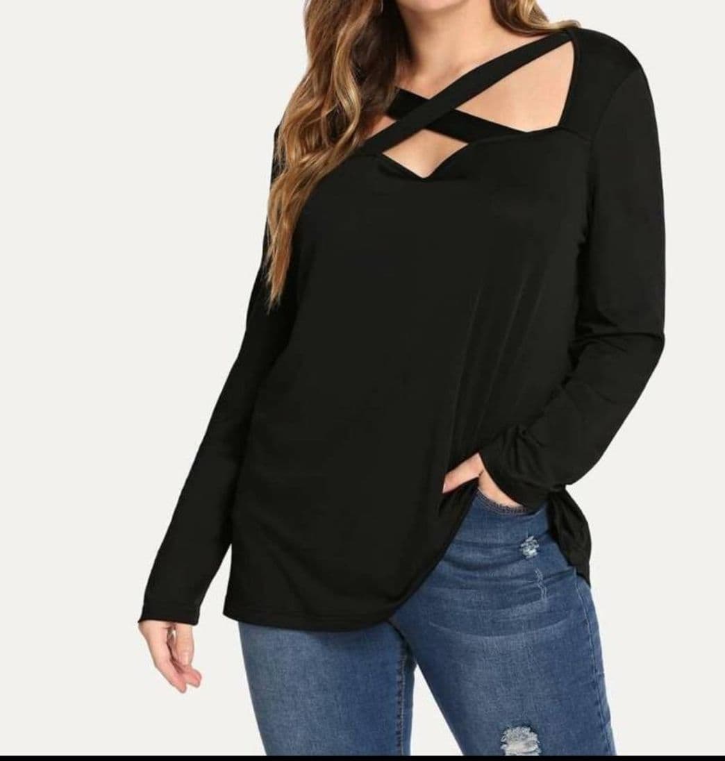 Moda Shein - Top negro liso con cuello cruzado.