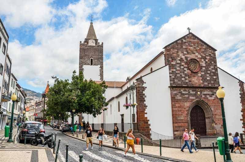 Place Catedral de Funchal