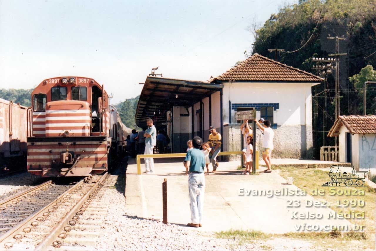 Lugar Evangelista de Souza Station