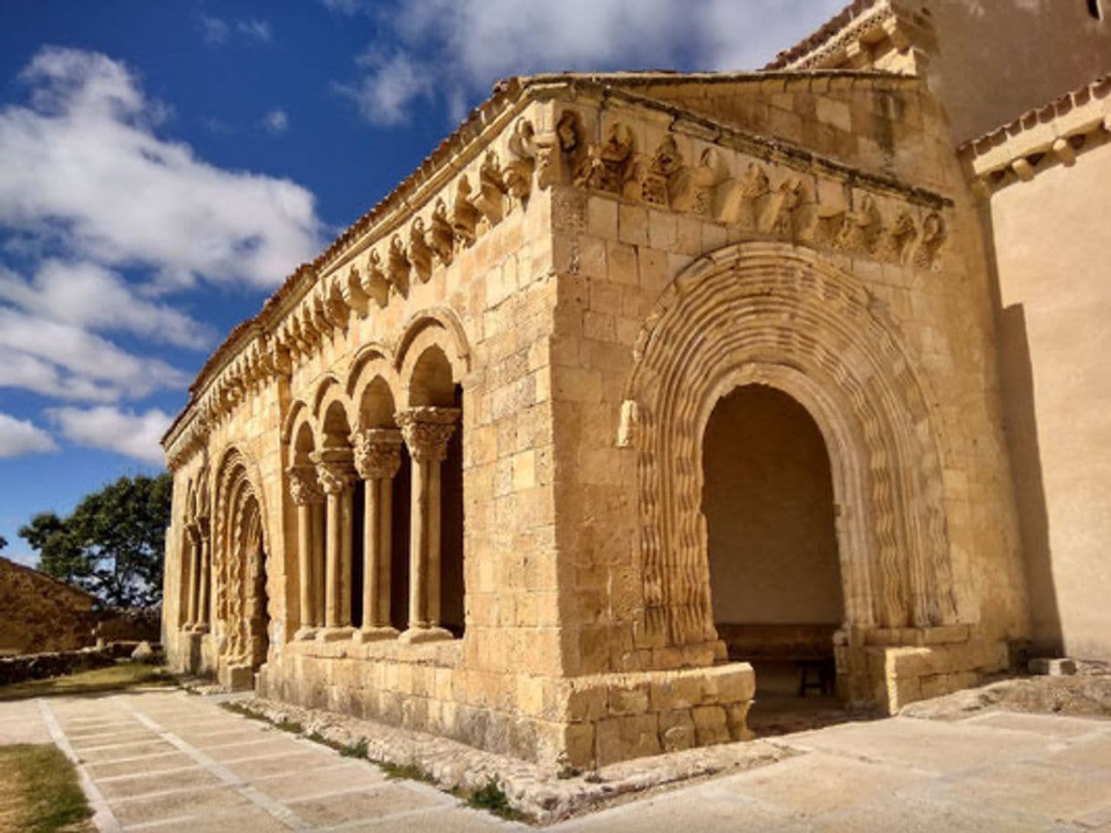 Place Iglesia De San Miguel