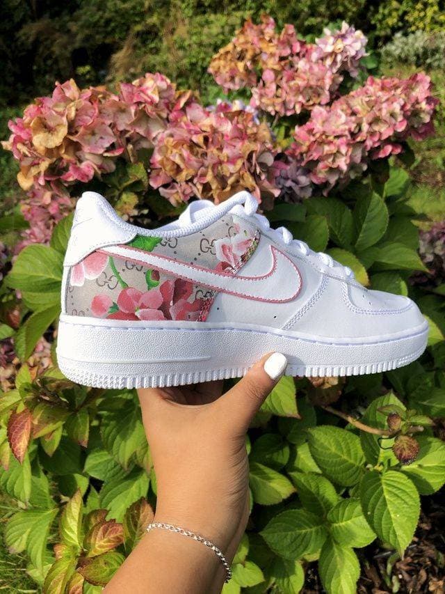 Fashion 🌸Nike flores😍