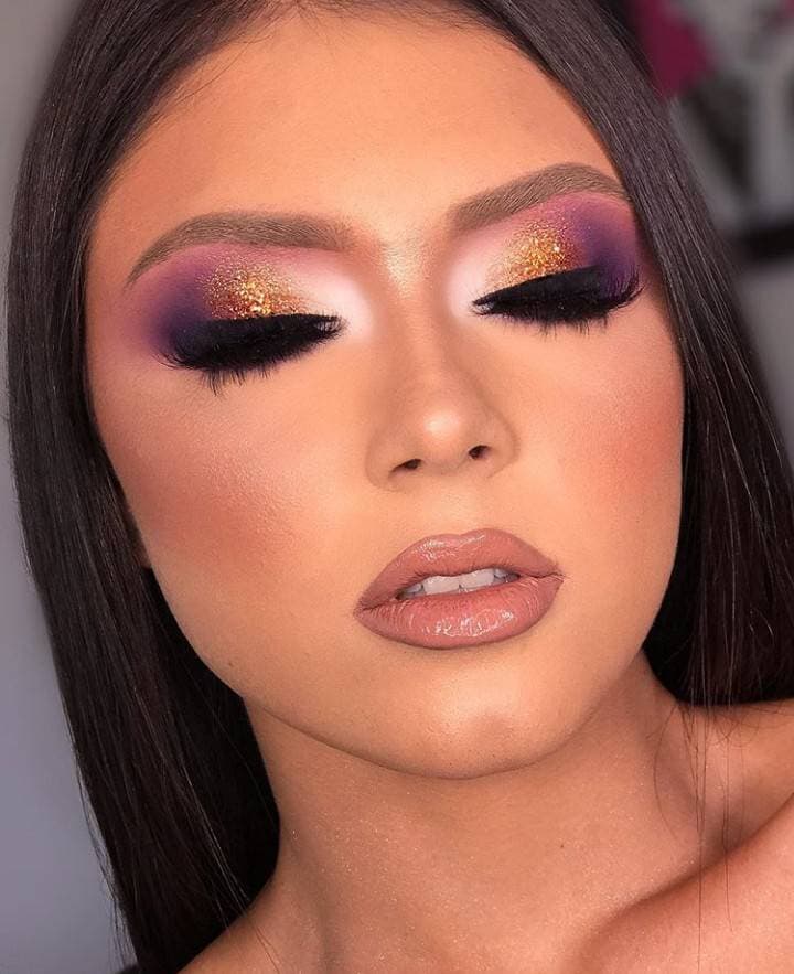 Moda Olha essa make com fundo roxo 🌈♥️