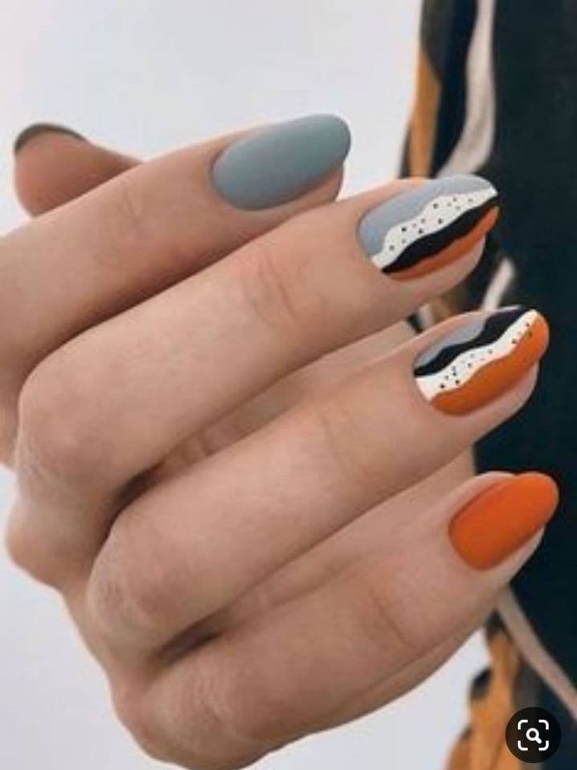 Fashion Latin witch: uñas cool