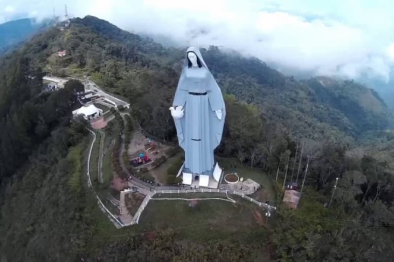 Place Monumento a la Virgen de La Paz