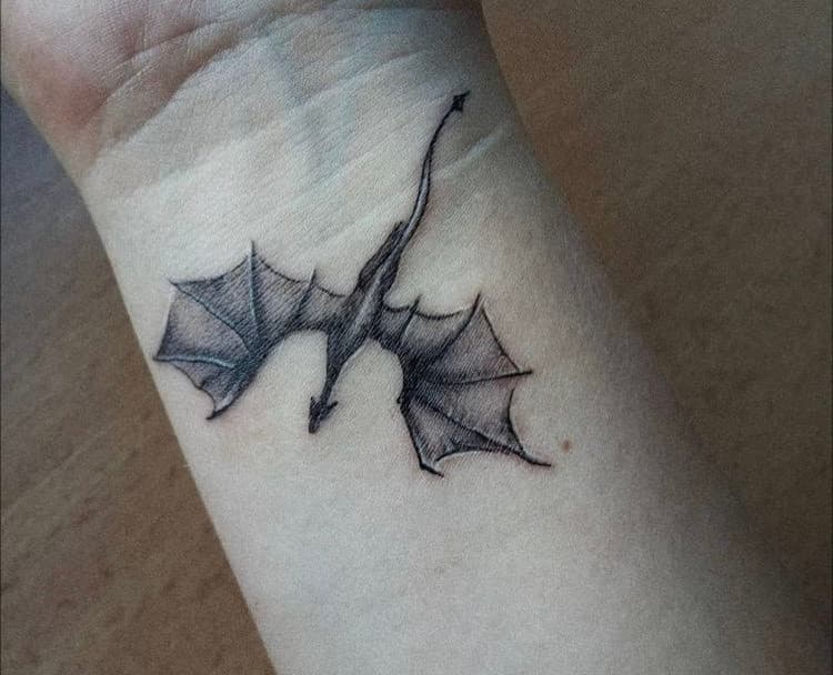 Moda Se eu já não tivesse um dragão tatuado eu tatuaria esse 🐉🐲