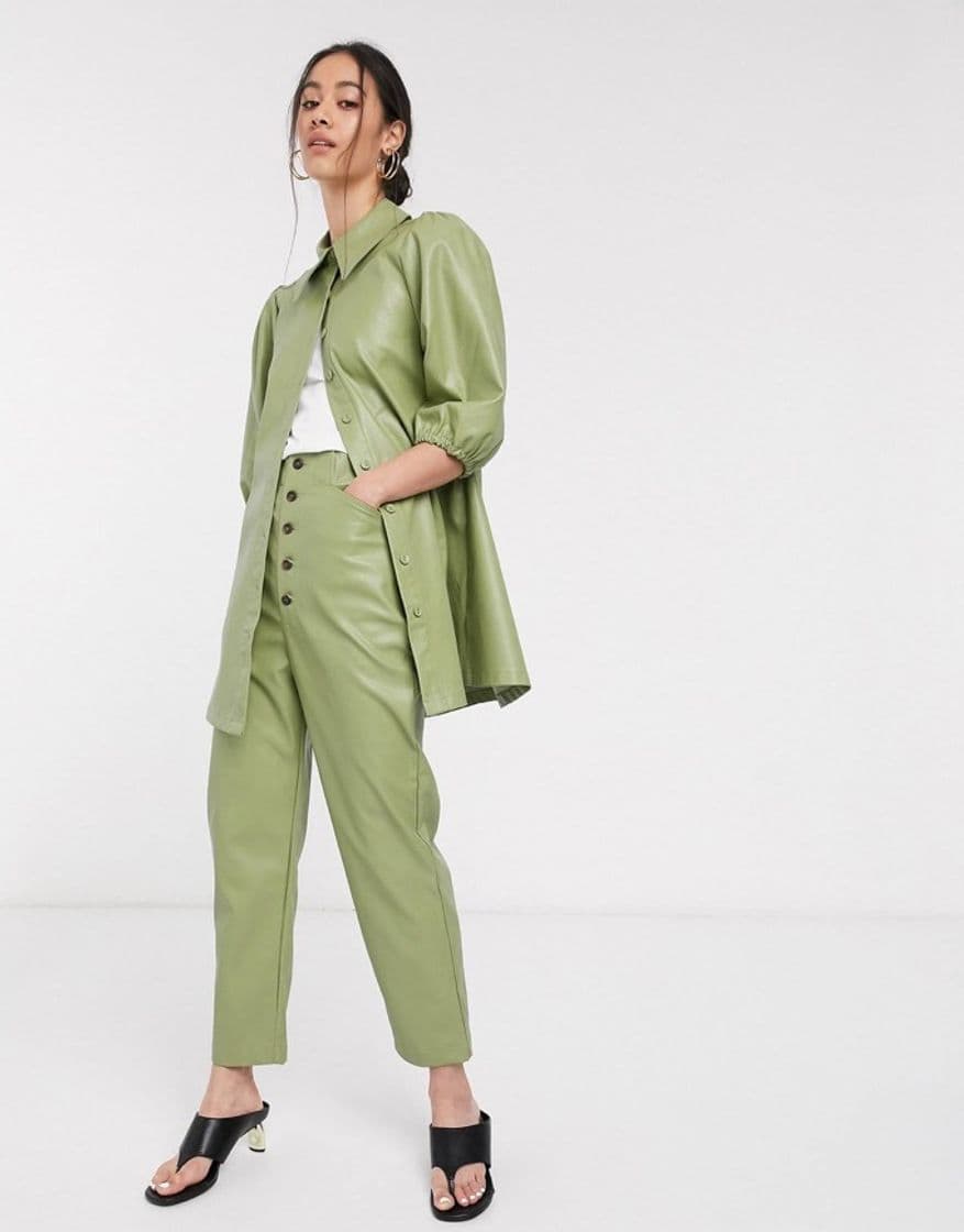 Producto Traje polipiel verde