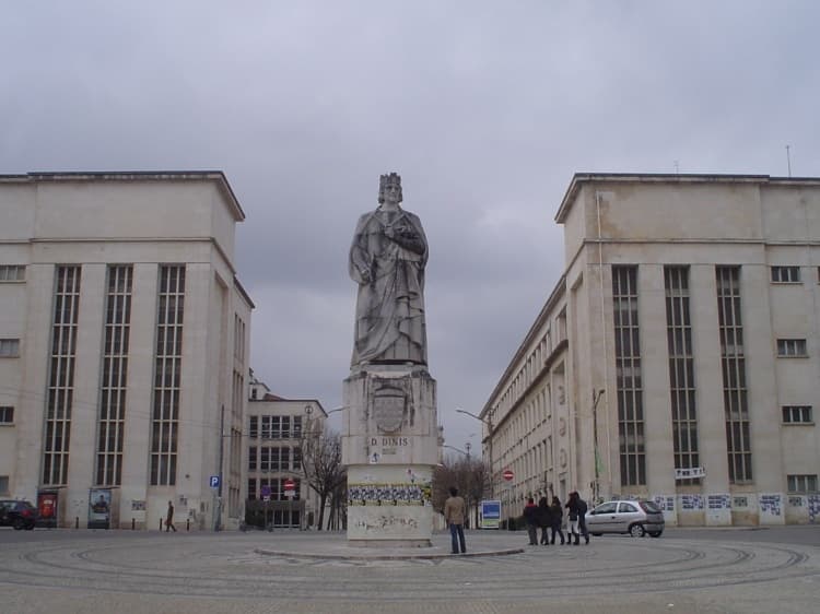 Place Estátua de Dom Dinis