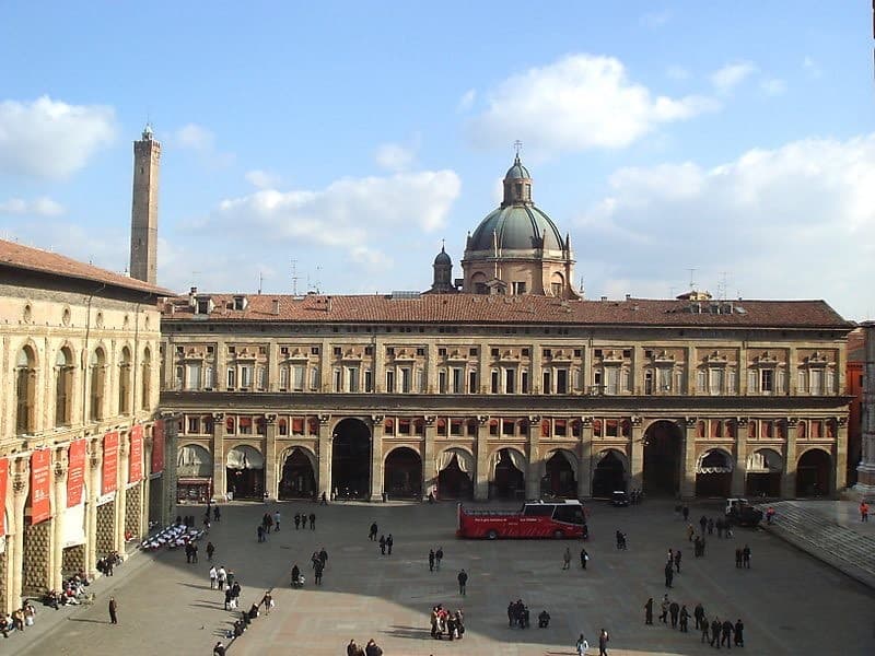 Place Piazza Maggiore