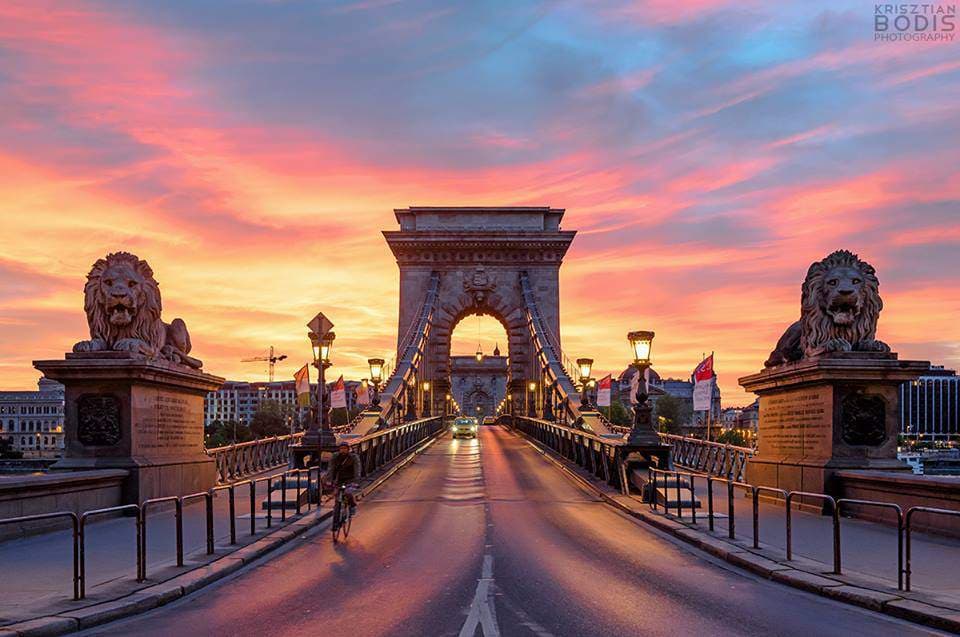 Place Széchenyi Chain Bridge