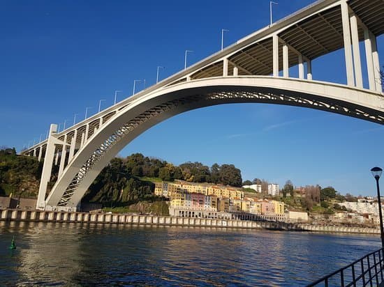 Place Puente de la Arrábida