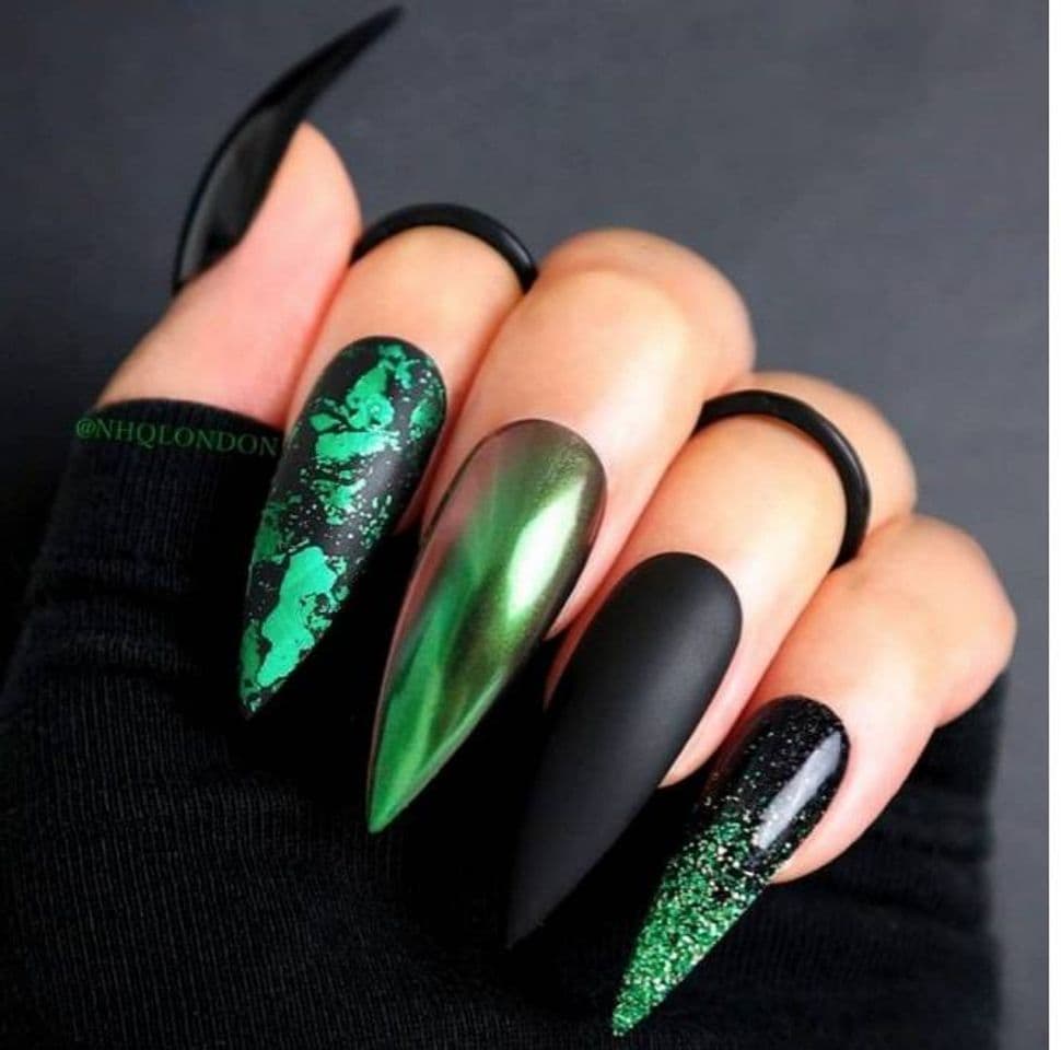 Moda Diseño de uñas verde. 