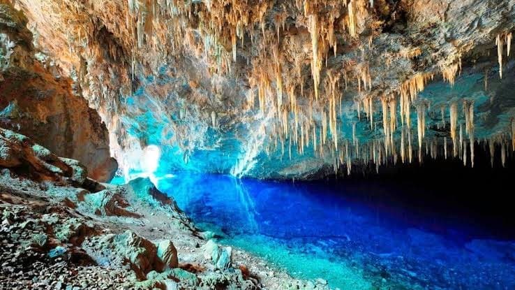 Place Gruta do Lago Azul