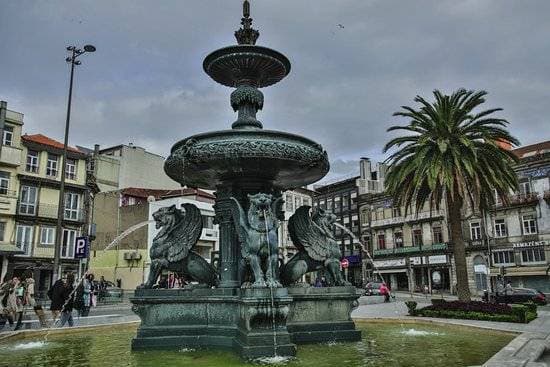 Place PRAÇA DOS LEÕES - PORTO 