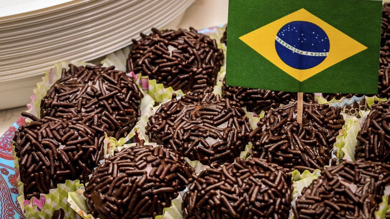 Fashion Receta de Brigadeiros de chocolate, dulces típicos de Brasil ...