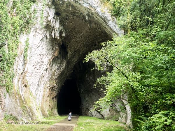 Lugar Cueva Cullalvera