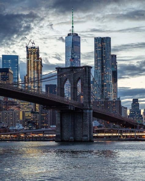 Place Brooklyn Bridge