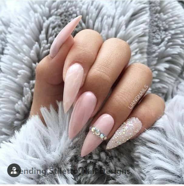 Fashion Unhas rosa bebé com brilhantes 