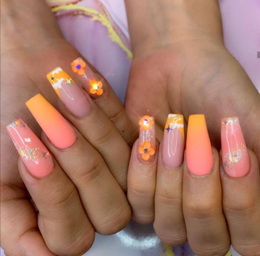 Fashion Peachy flower nail inspo