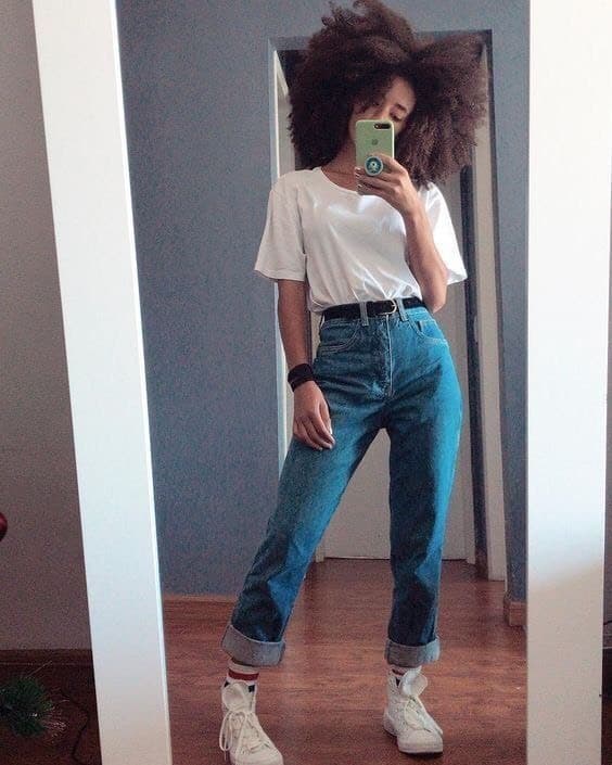 Moda Mom Jeans e branco básico