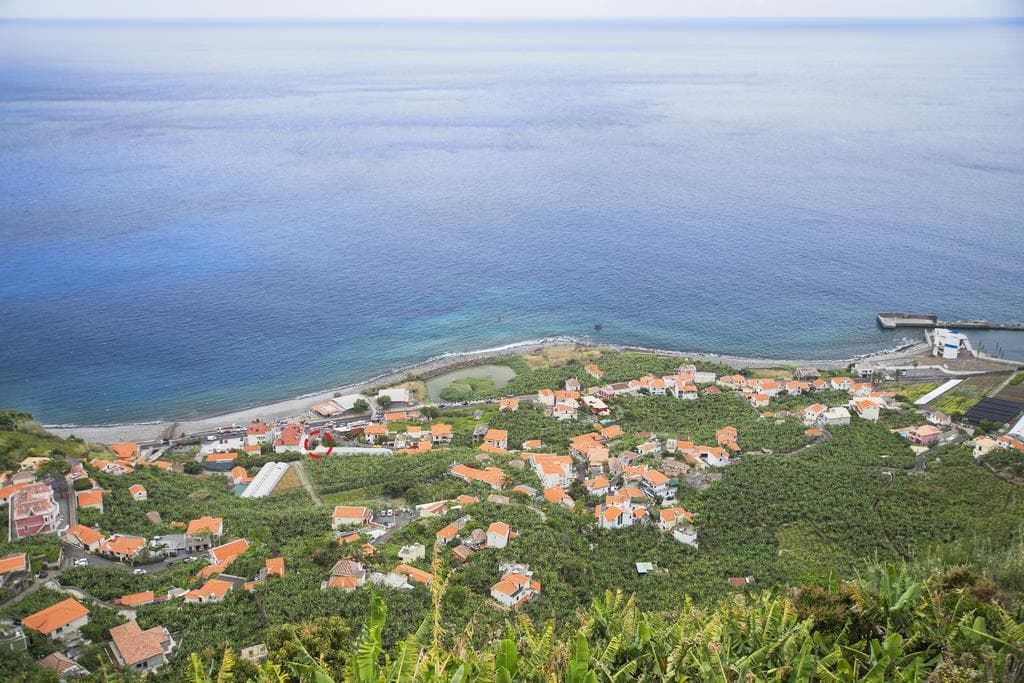 Place Lugar de Baixo