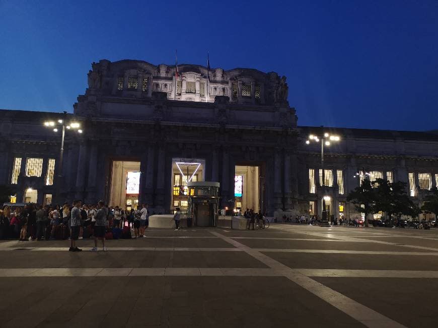 Place Milano Centrale Railway Station