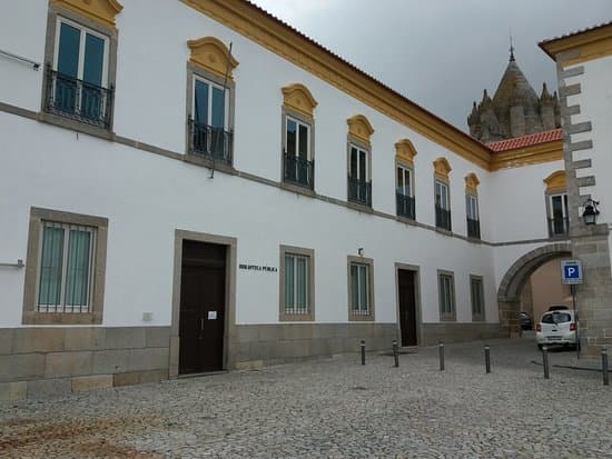 Place Public Library Évora