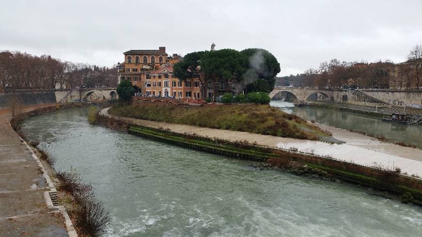 Place Tiber Island