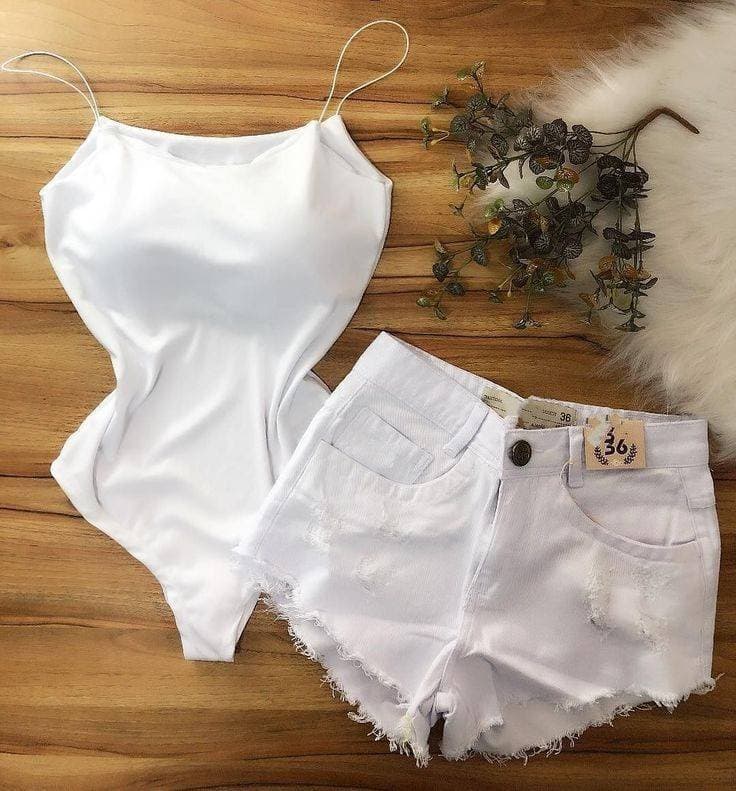 Moda E esse look todo branco meninas? Bem fresquinho e bem VERÃO!