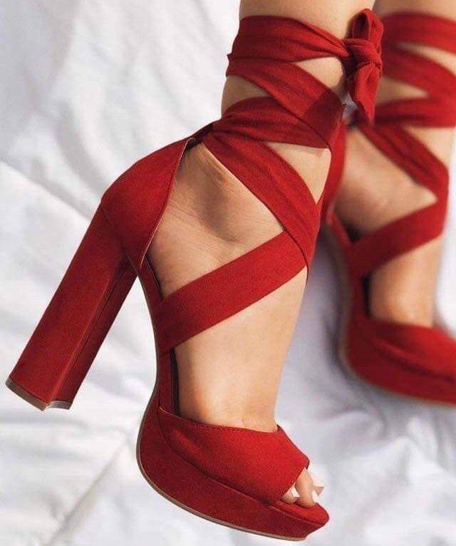 Moda Salto alto vermelho 👠