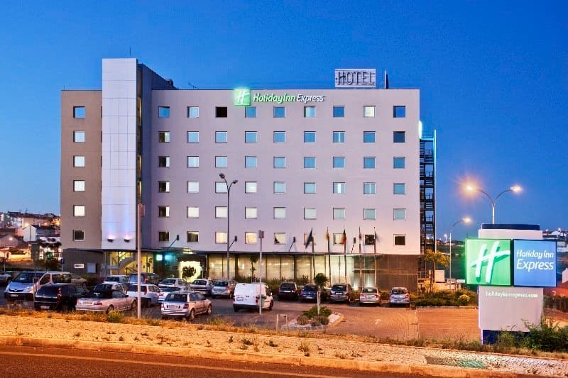 Lugar Holiday Inn Express Lisbon - Oeiras