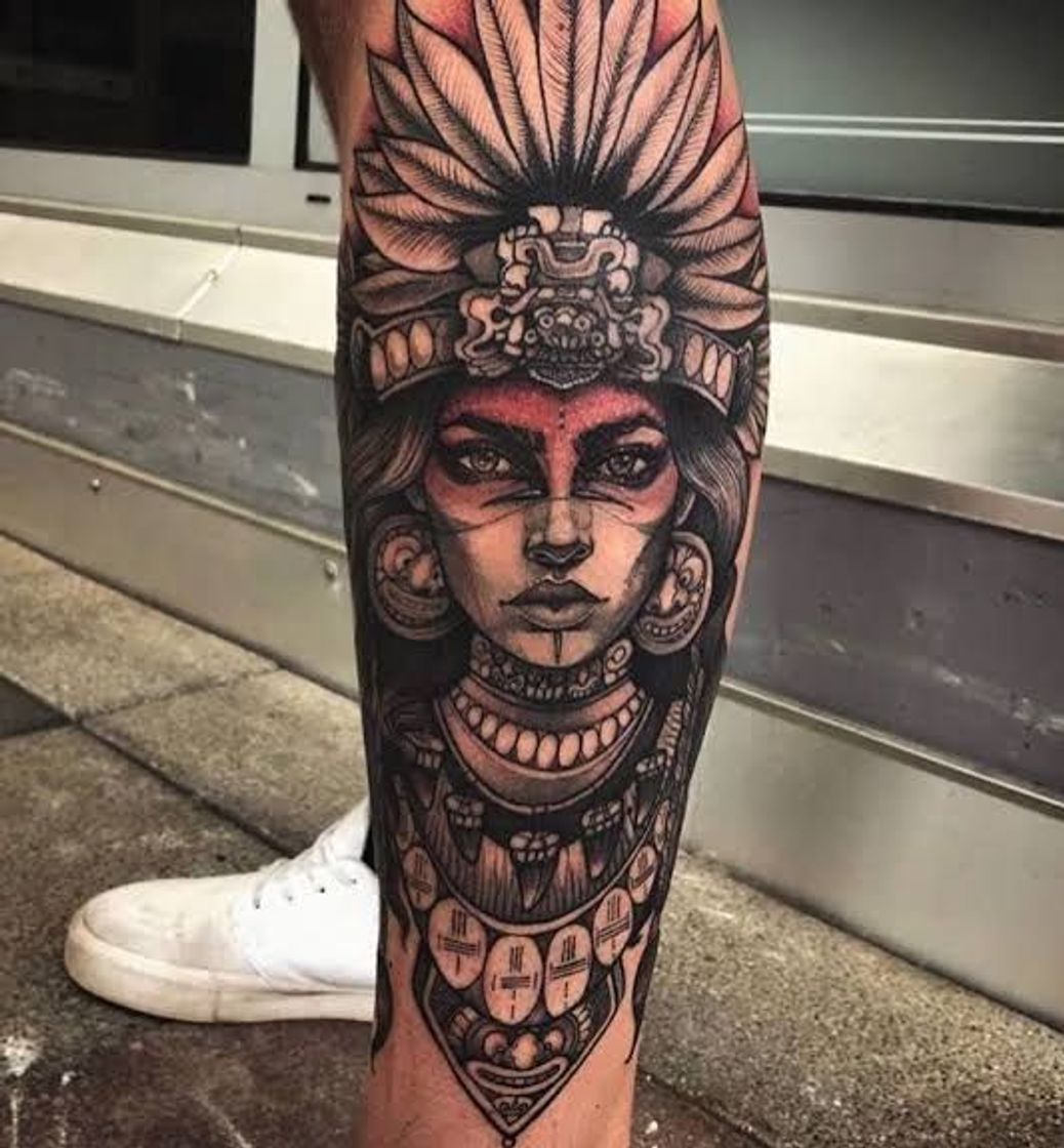 Fashion Tatuagem na panturrilha masculino