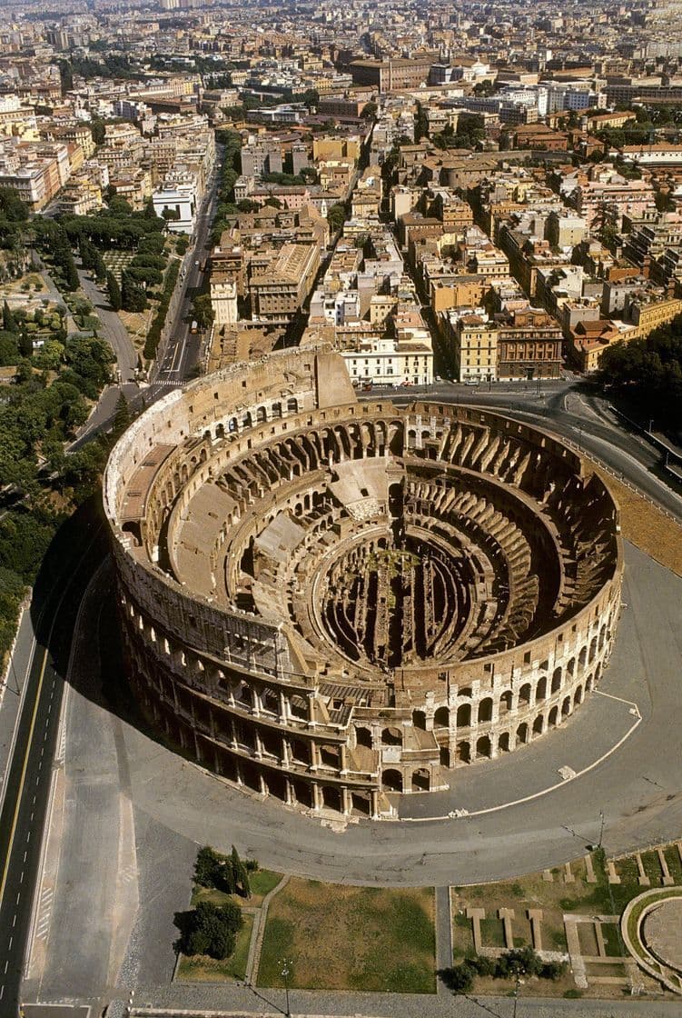 Lugar Coliseo de Roma