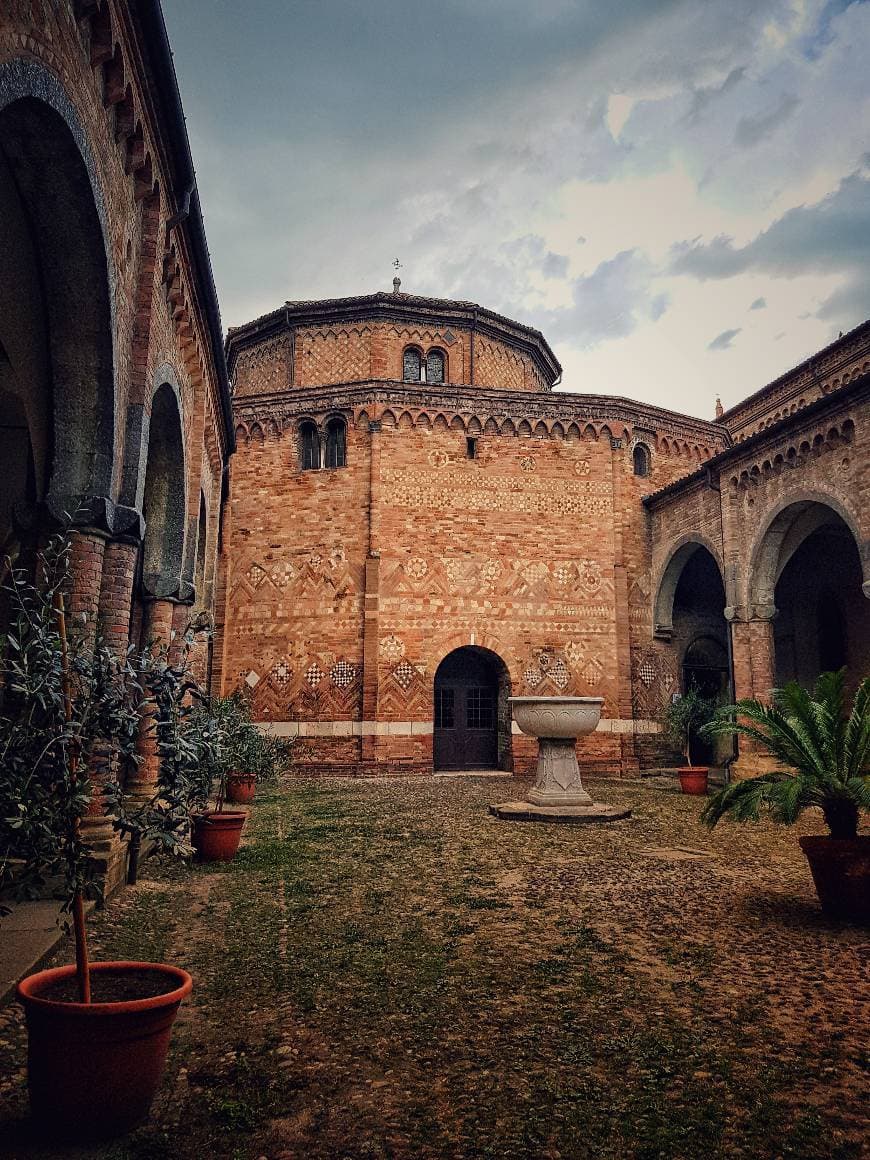 Place Basilica di Santo Stefano