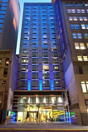 Lugar Holiday Inn Express Times Square South