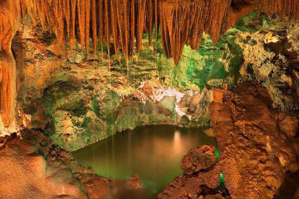 Lugar Grutas de Mira de Aire