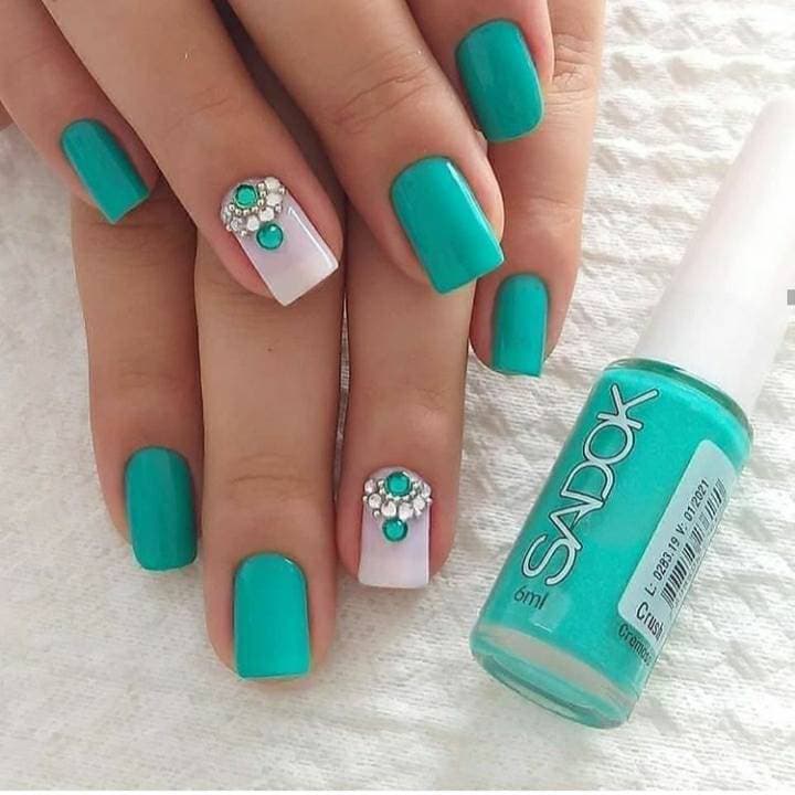 Moda Nails