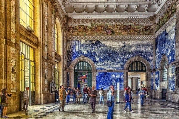 Lugar São Bento station