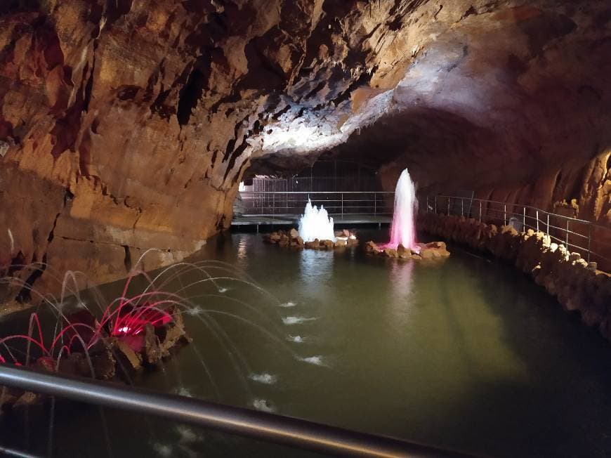 Lugar Grutas de Mira de Aire