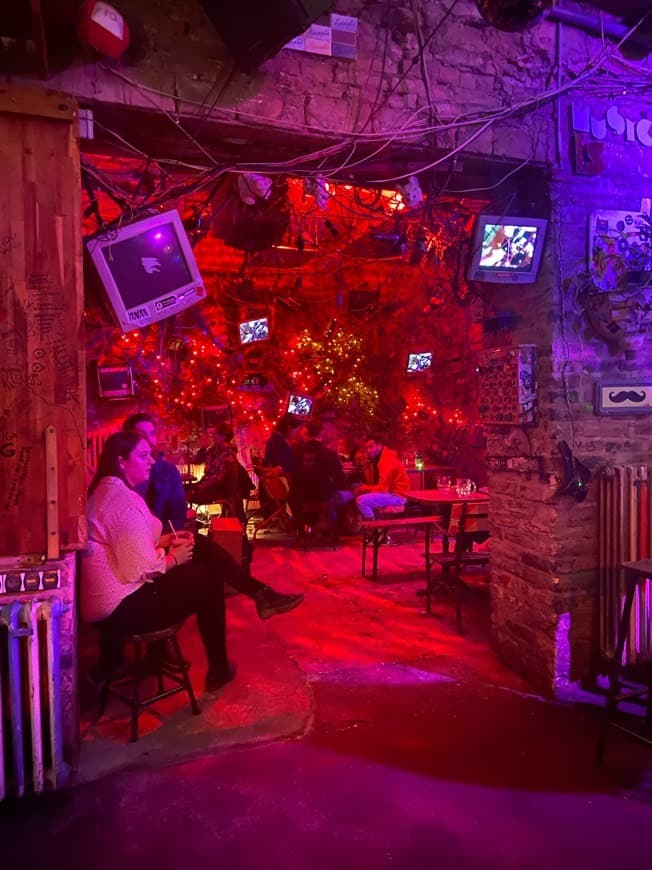 Lugar Szimpla Kert