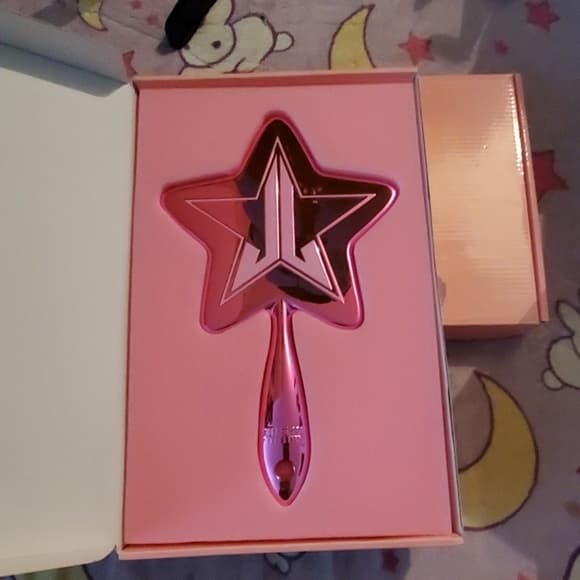 Product JEFFREE STAR COSMETICS
BABY PINK CHROME MIRROR