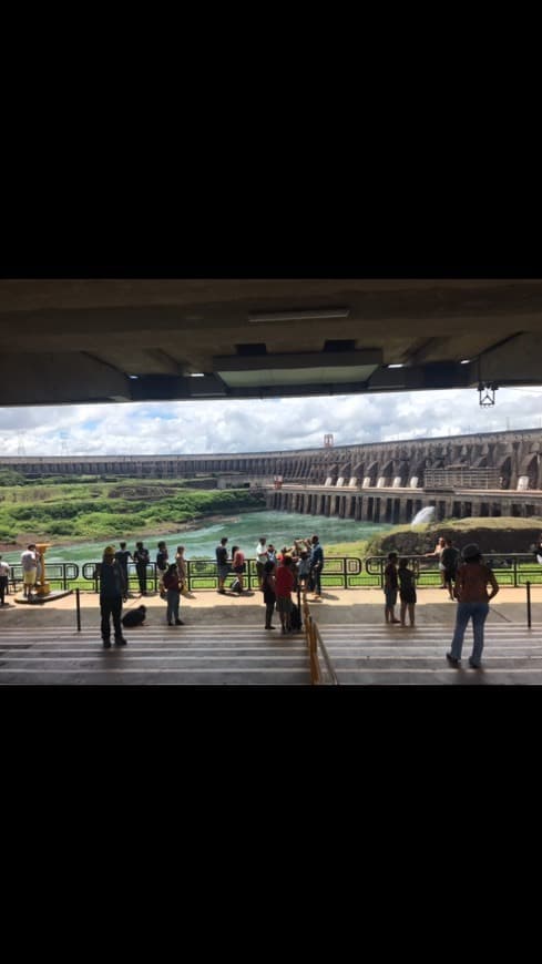 Lugar Usina Hidrelétrica de Itaipu