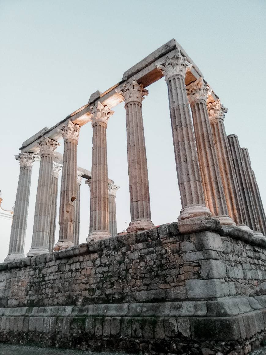 Place Templo romano de Évora