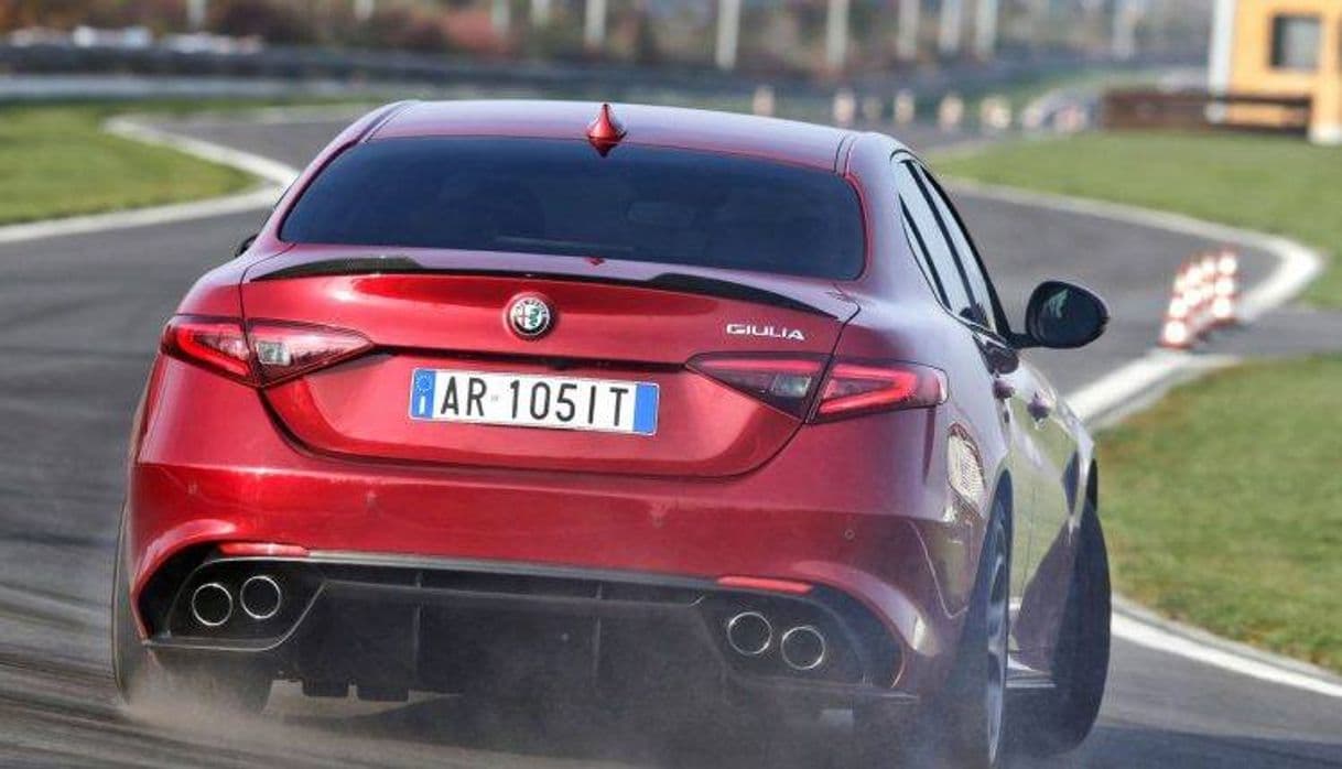 Moda Alfa Romeo Giulia Quadrifoglio. 510 CV de pura raça italiana ...