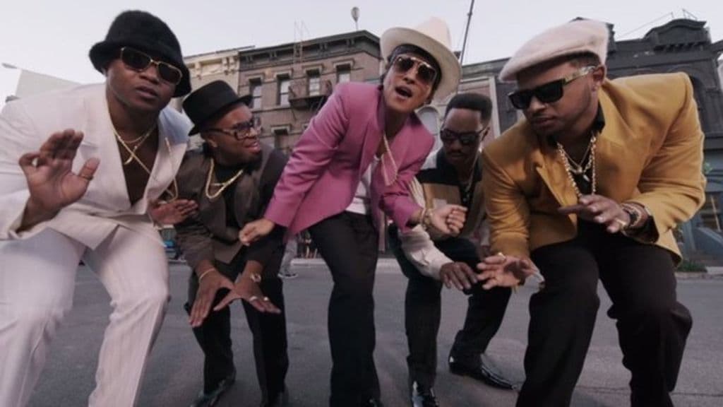 Canción Uptown Funk (feat. Bruno Mars)